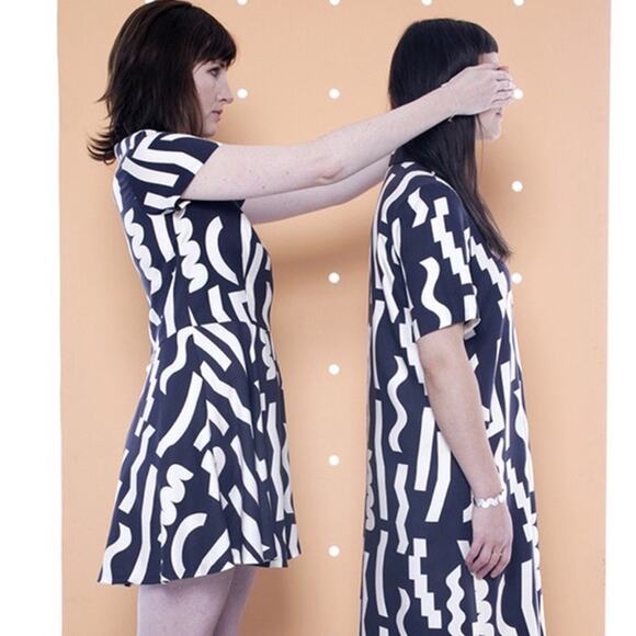 Dusen Dusen Black Cream Squiggle Abstract Shape Short Sleeve Mini Dress - XS - Picture 3 of 9